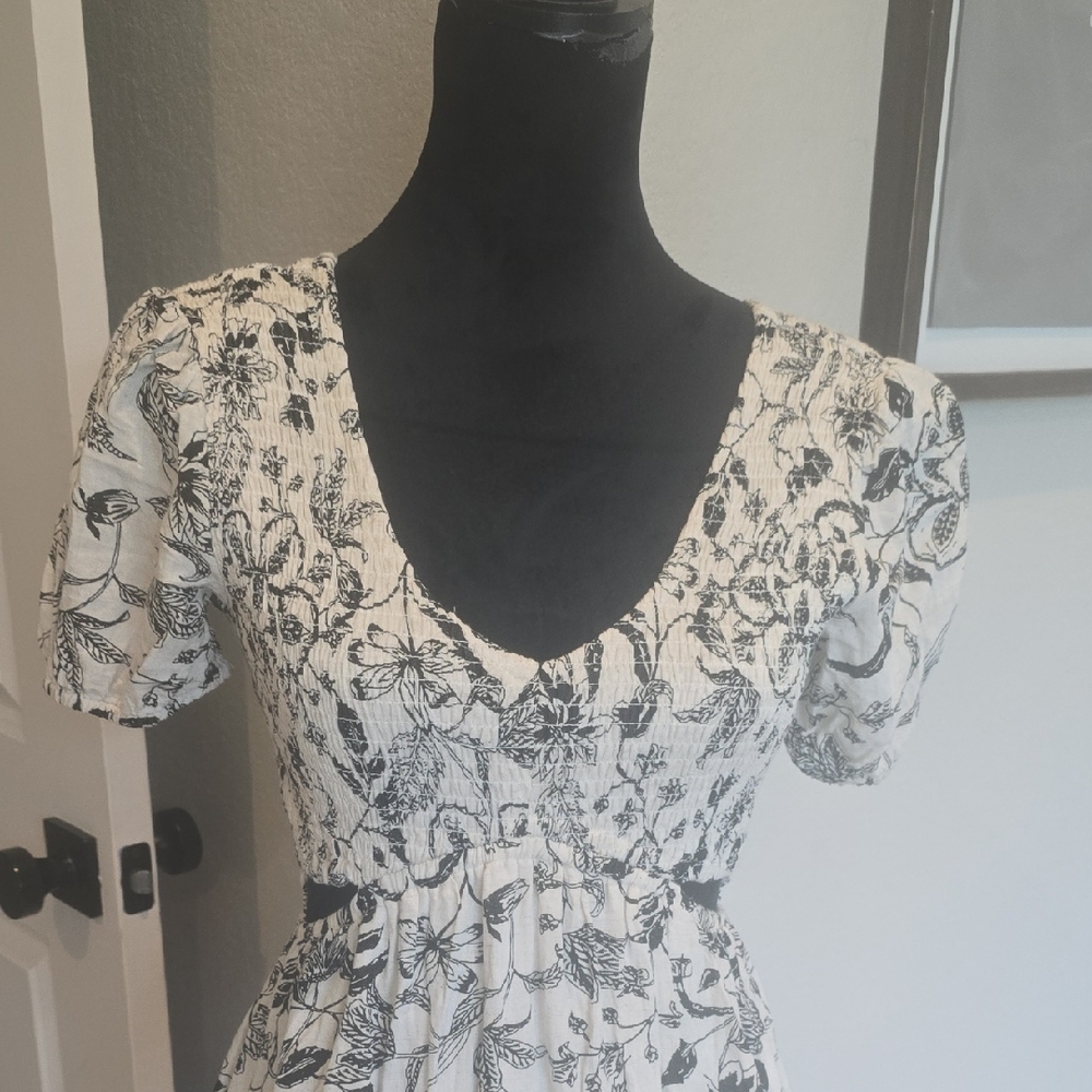 Jessica Simpson Monochrome Floral Dress Size S